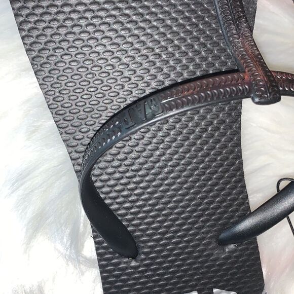 Gap Logo Flip Flops - Picture 2 of 4